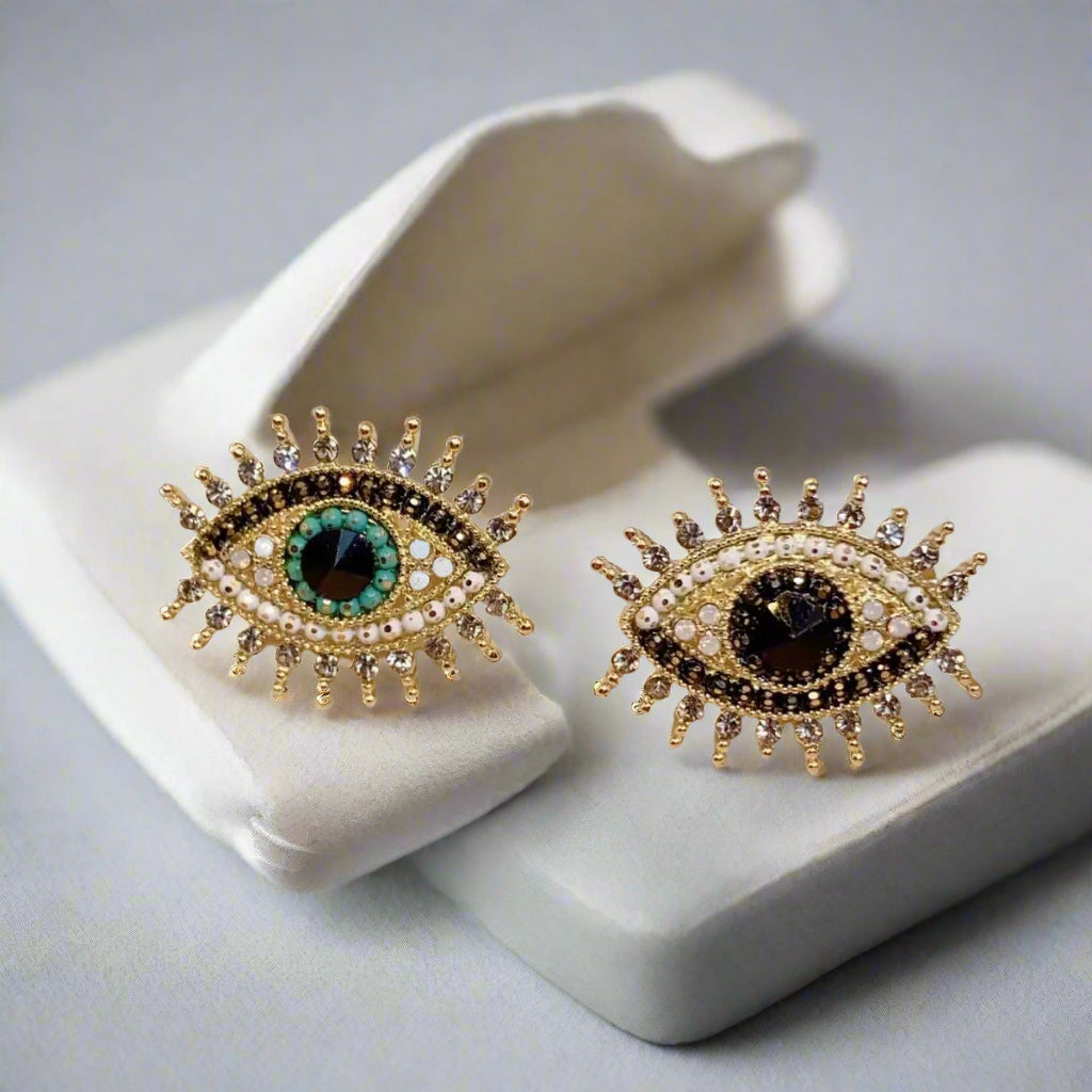 Glamour Gaze Brooch Set